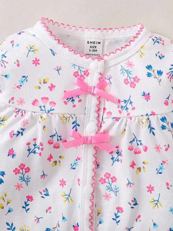 Mameluco de flores para bebé niña