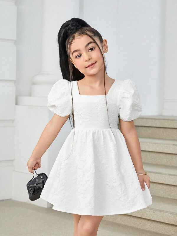 Vestido blanco para niña pequeña