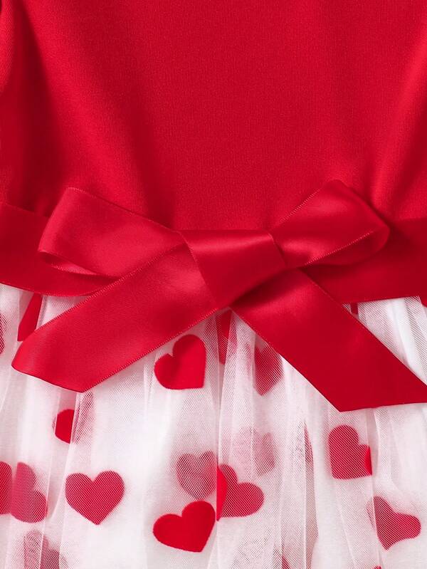 Vestido de corazones para niña pequeña