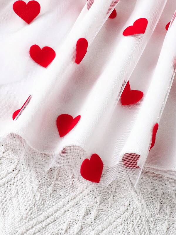 Vestido de corazones para niña pequeña