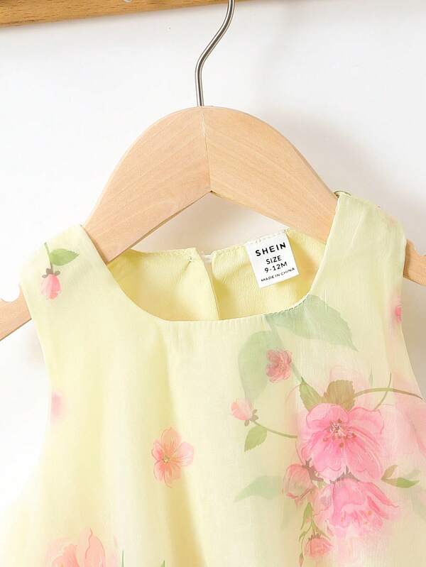 Vestido floral de bebé niña