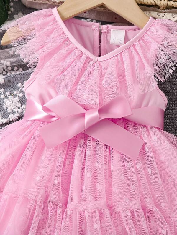 Vestido elegante de niña pequeña