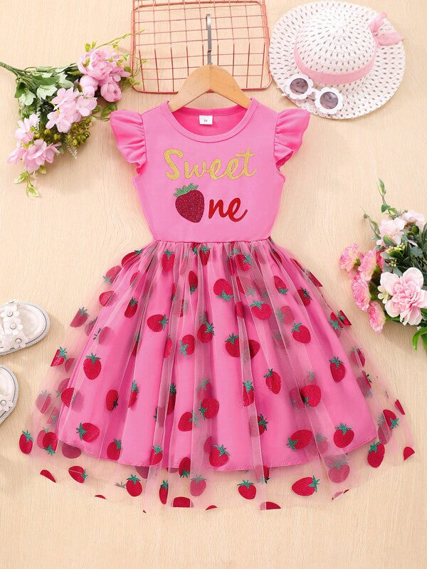 Vestido de fresa de niña pequeña