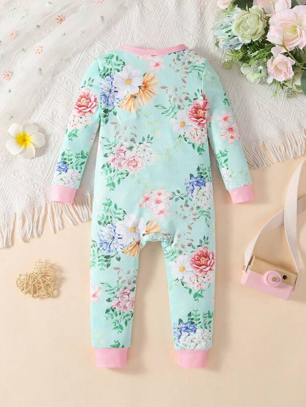 Mameluco de flores para niña pequeña