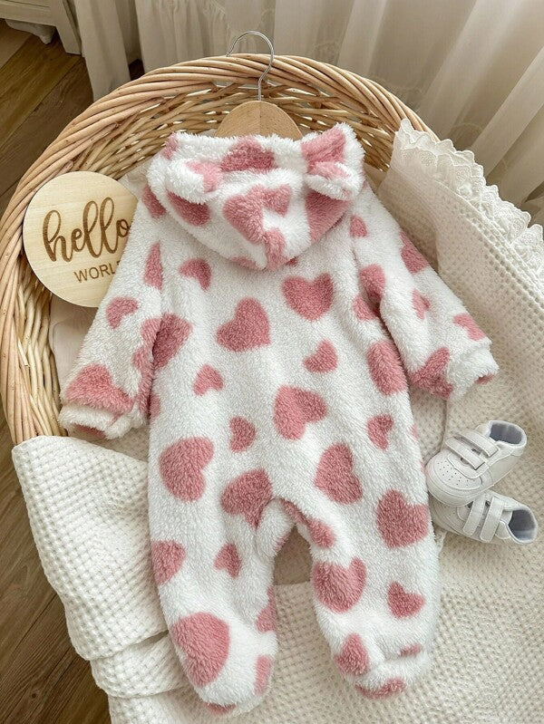 Pijama enterizo de corazón para bebé niña