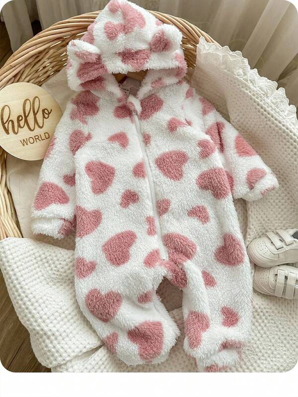 Pijama enterizo de corazón para bebé niña