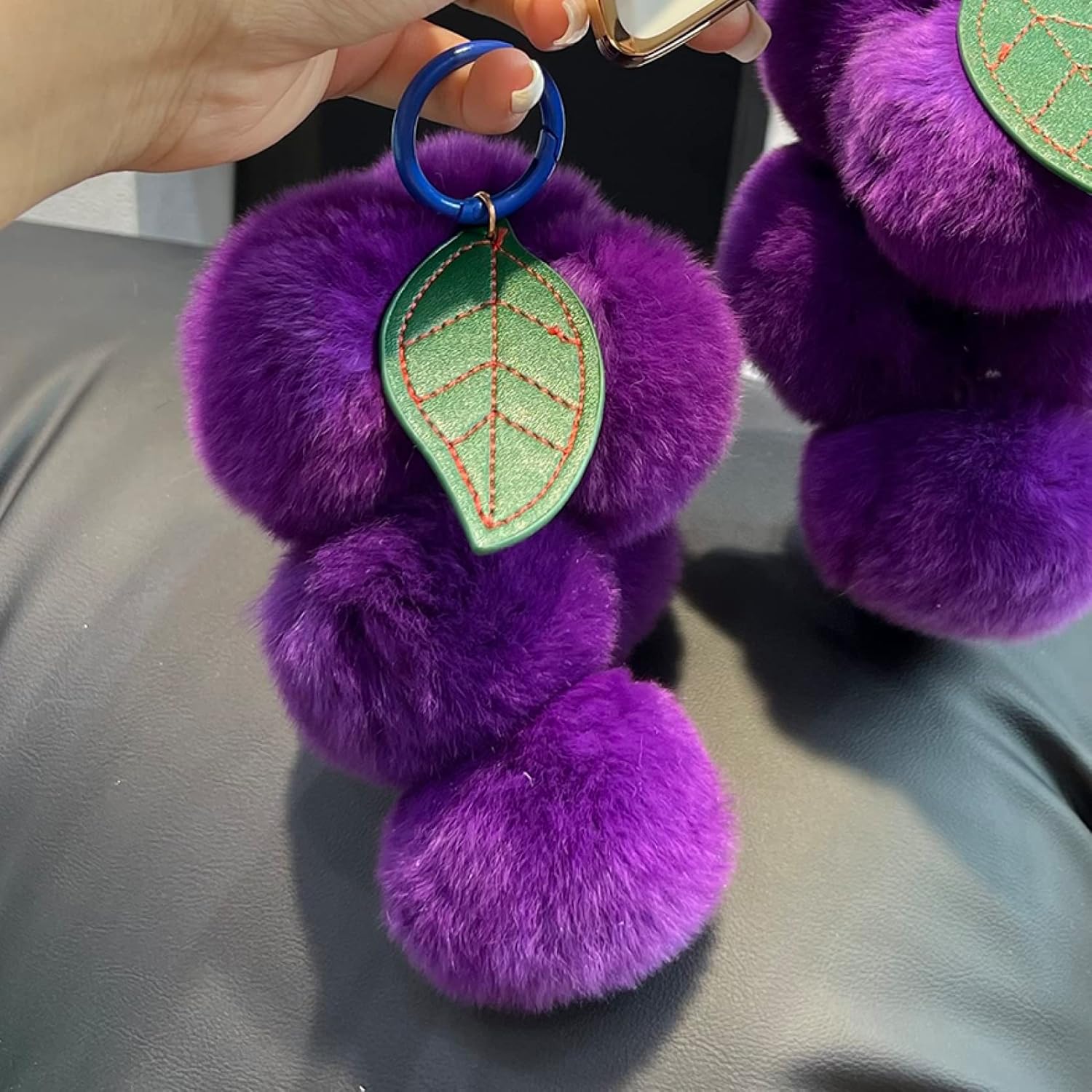 Charm pompones de uvas